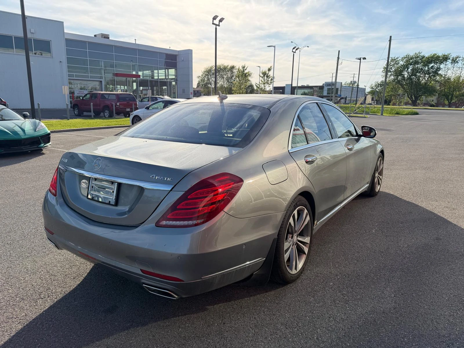 Mercedes-Benz S 550 4.6L V8 / Чист CARFAX / Малък пробег / Като нова!, снимка 4 - Автомобили и джипове - 54849453