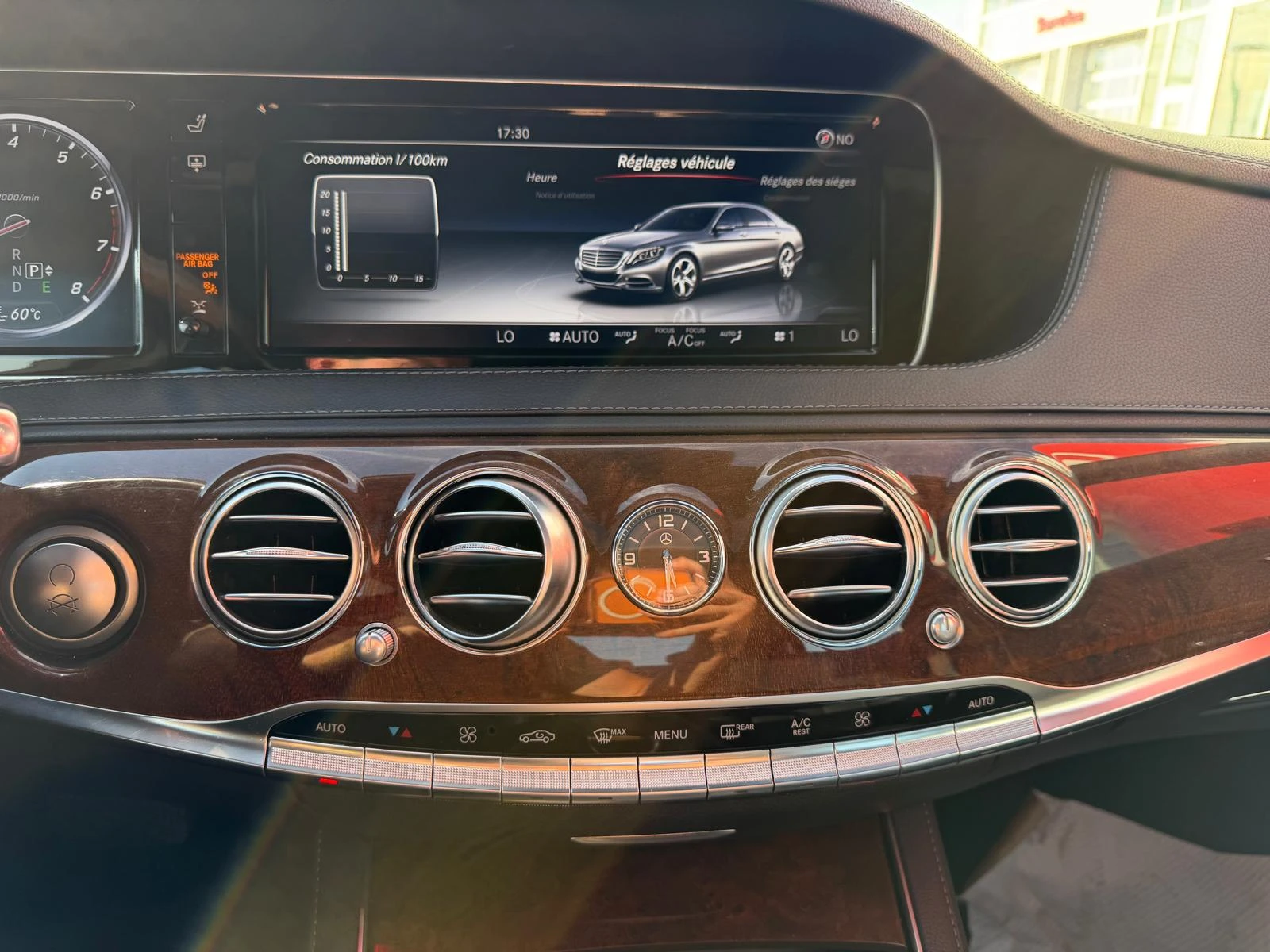 Mercedes-Benz S 550 4.6L V8 / Чист CARFAX / Малък пробег / Като нова!, снимка 14 - Автомобили и джипове - 54849453