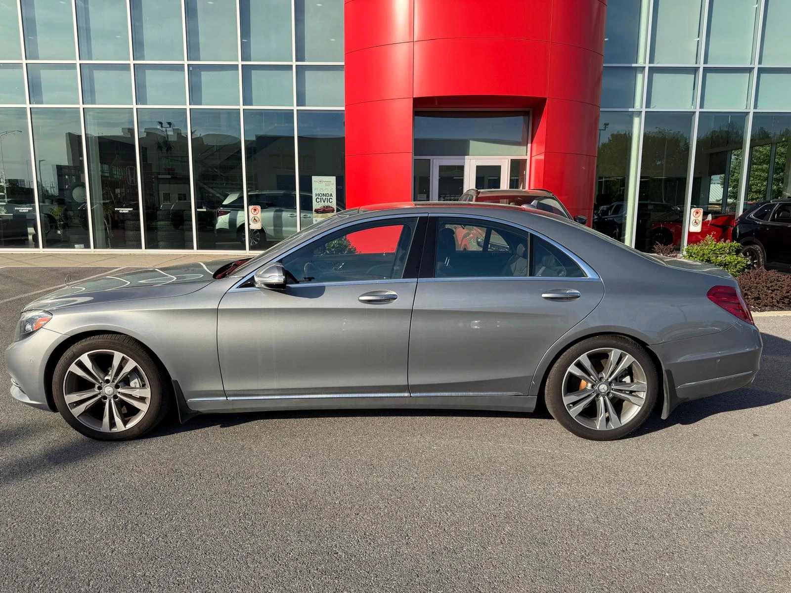 Mercedes-Benz S 550 4.6L V8 / Чист CARFAX / Малък пробег / Като нова!, снимка 8 - Автомобили и джипове - 54849453