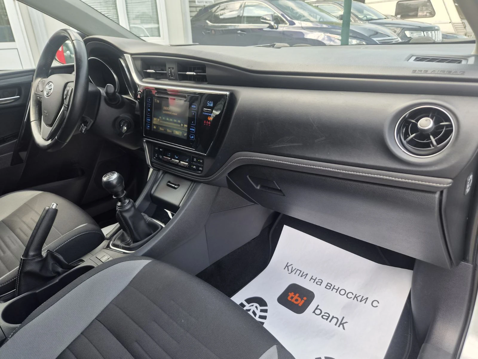Toyota Auris 1.6D4D-FACE LIFT, снимка 11 - Автомобили и джипове - 55802218