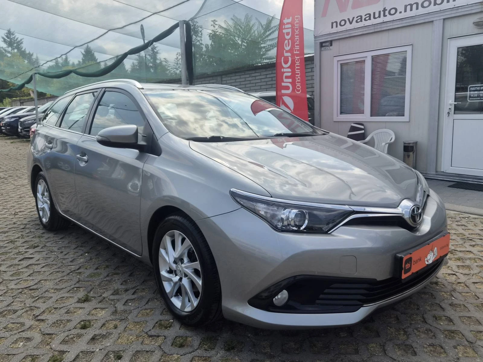 Toyota Auris 1.6D4D-FACE LIFT, снимка 5 - Автомобили и джипове - 55802218