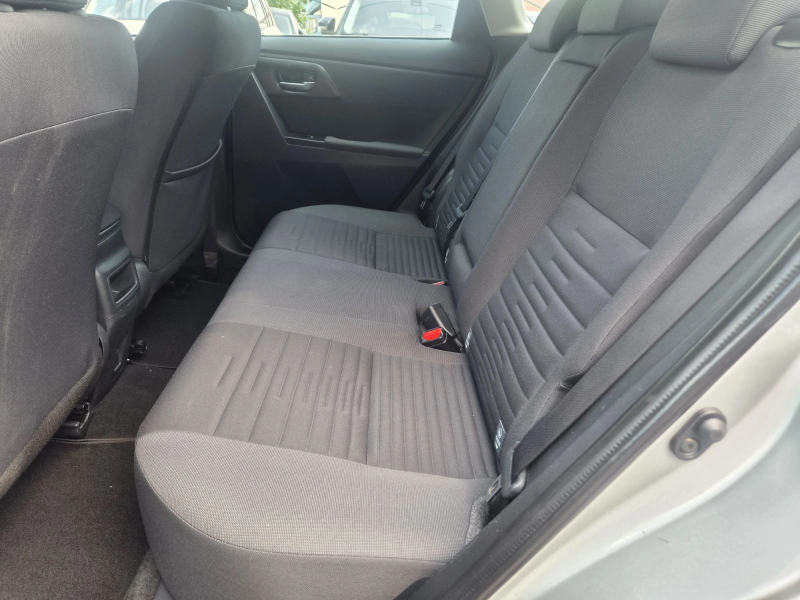 Toyota Auris 1.6D4D-FACE LIFT, снимка 14 - Автомобили и джипове - 55802218