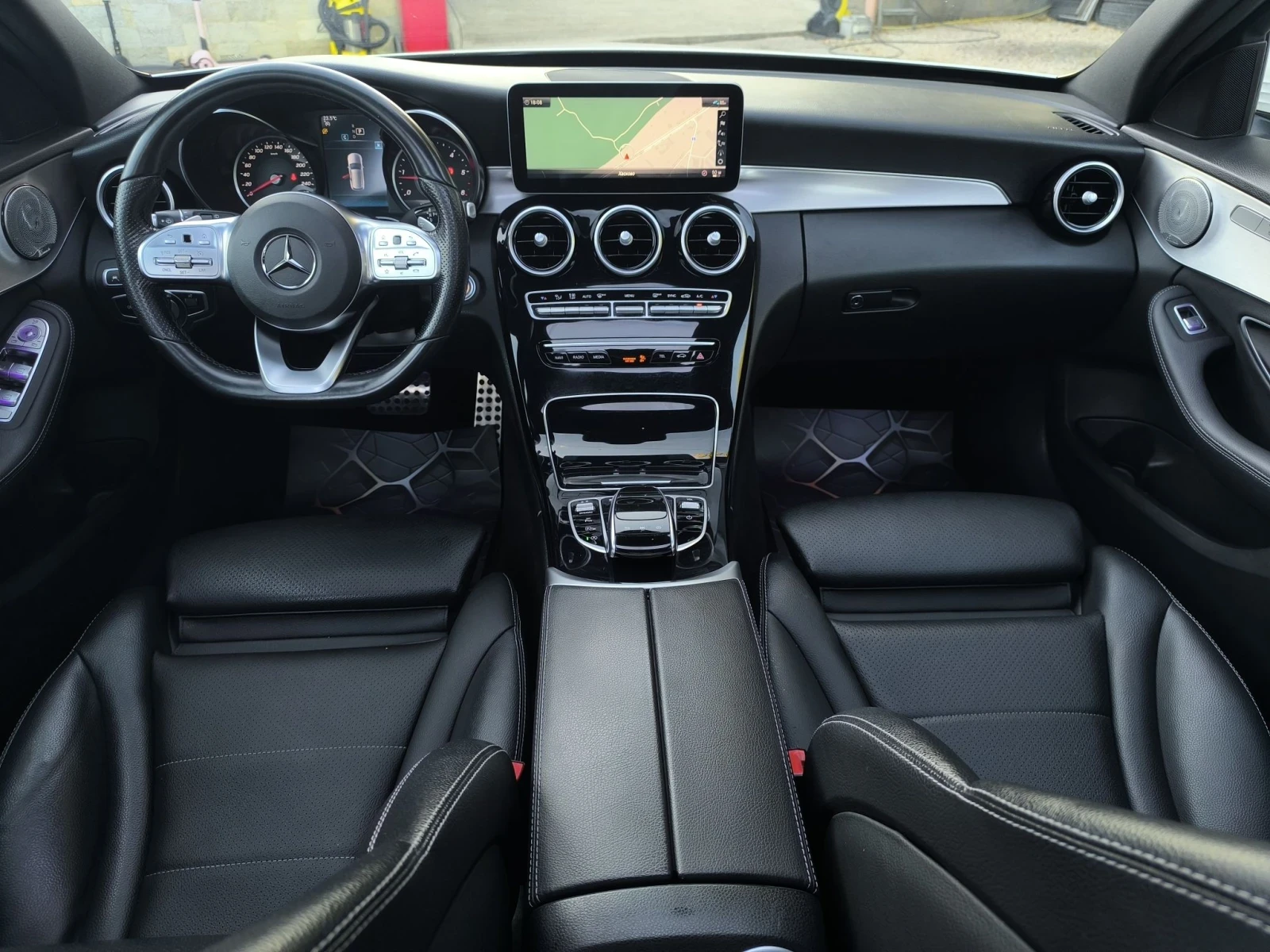 Mercedes-Benz C 220 D* 4-MATIC* AMG-LINE* ПАНОРАМА* ГЕРМАНИЯ, снимка 7 - Автомобили и джипове - 56215215