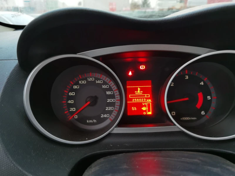 Mitsubishi Outlander 2.2 DID 6+ 1, снимка 13 - Автомобили и джипове - 48433414