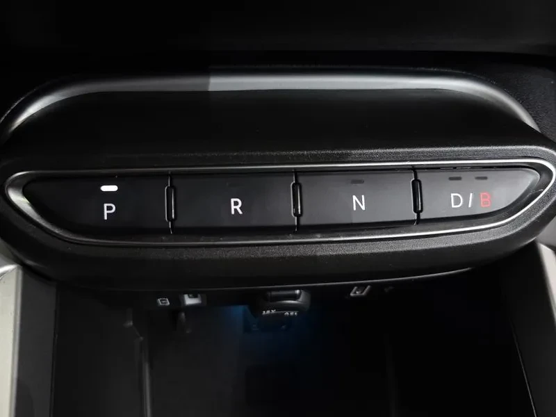 Jeep Avenger Altitude, снимка 9 - Автомобили и джипове - 56001108