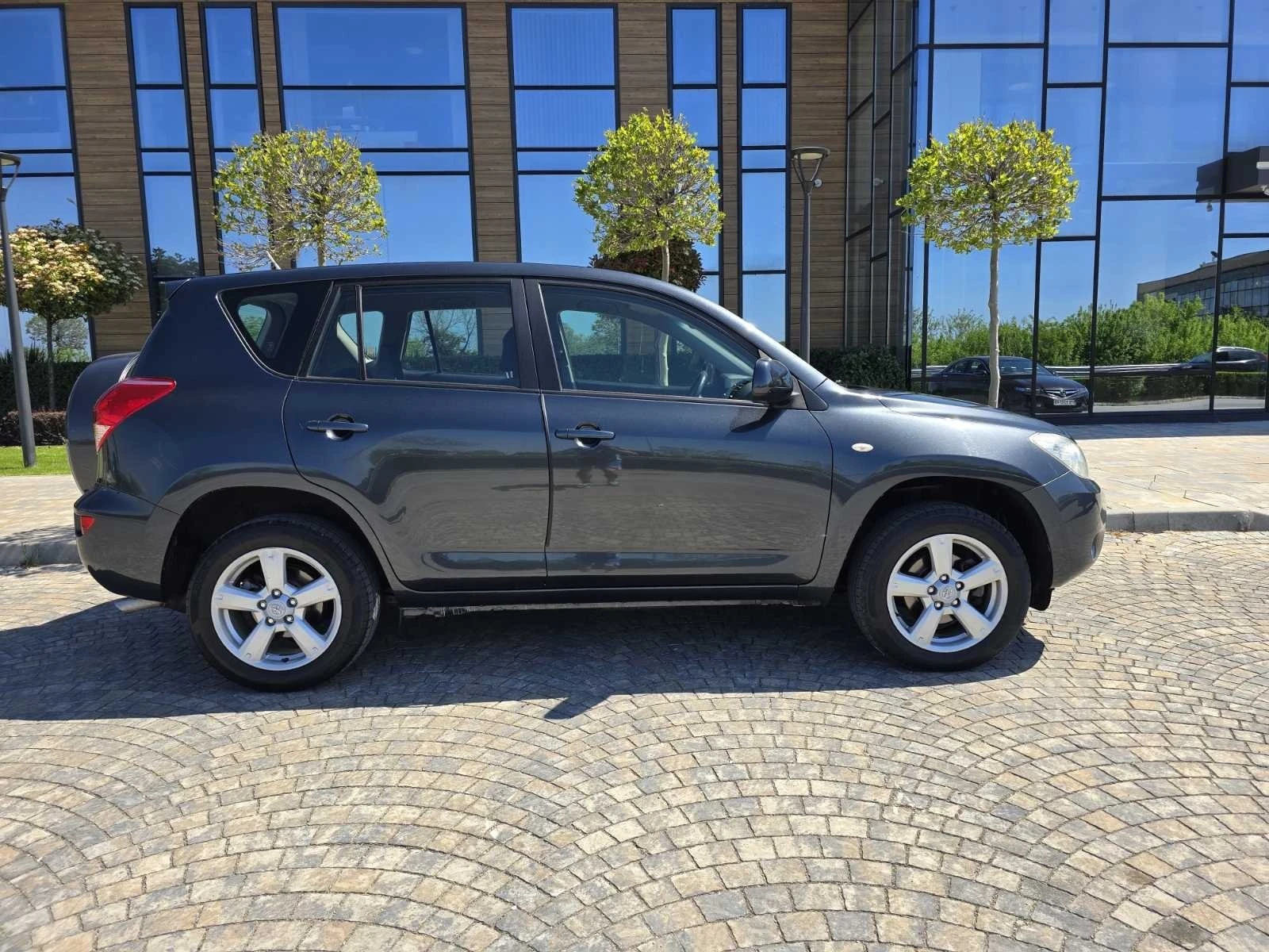 Toyota Rav4 2.0VVT-I/Автоматик/164000км. със сервизна книжка!! - изображение 10