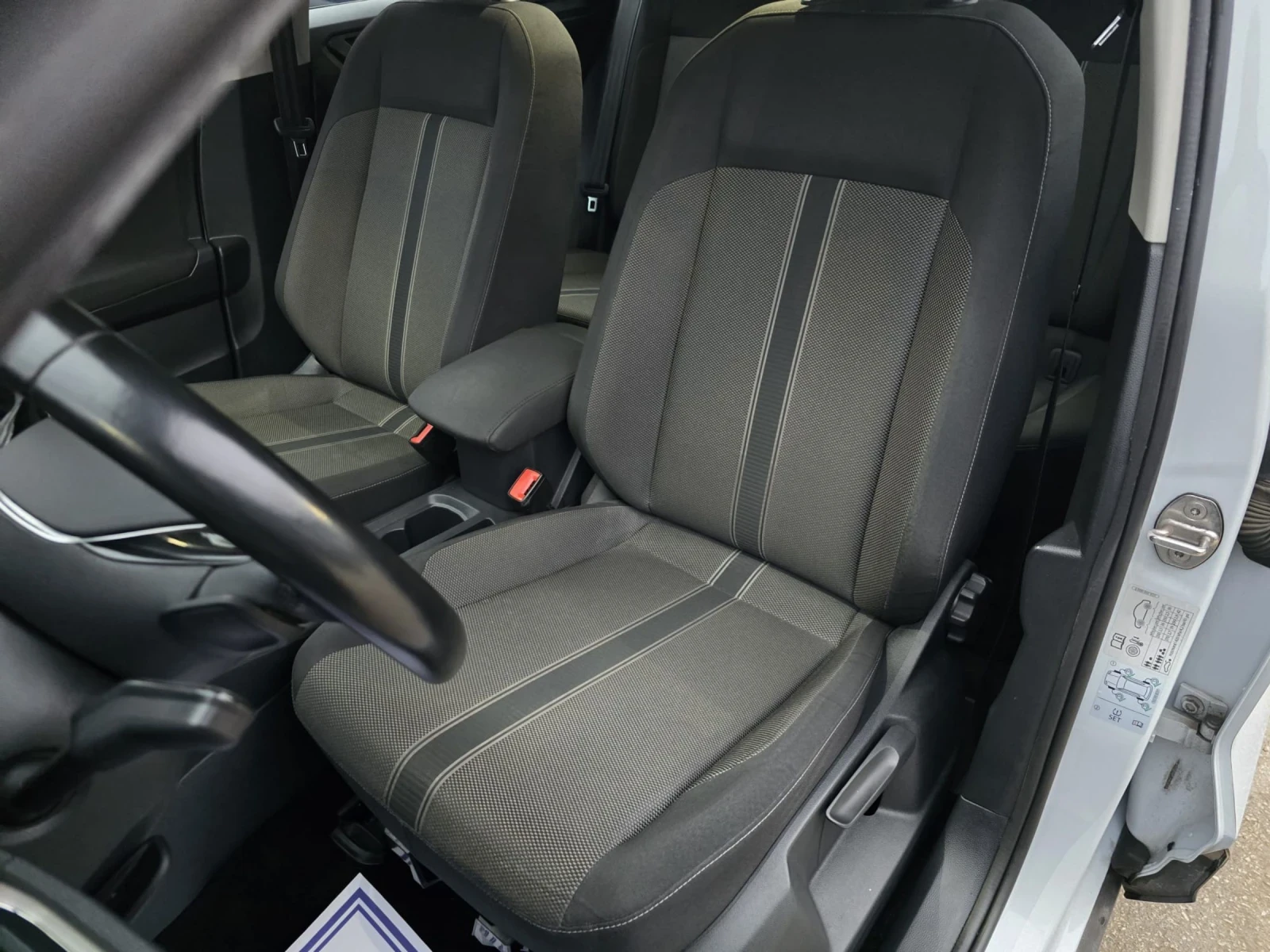 VW T-Roc 2.0TDI 150к.с Style  - изображение 10