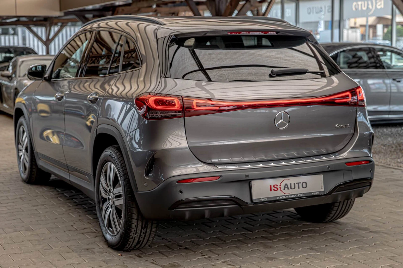 Mercedes-Benz EQA 300/AMG Line/4Matic/Ambient/MBUX/Подгрев/Камера, снимка 5 - Автомобили и джипове - 54758911