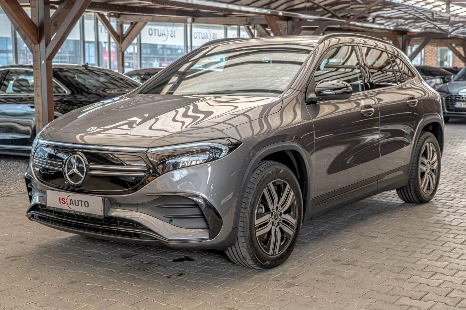 Mercedes-Benz EQA 300/AMG Line/4Matic/Ambient/MBUX/Подгрев/Камера, снимка 3 - Автомобили и джипове - 54758911