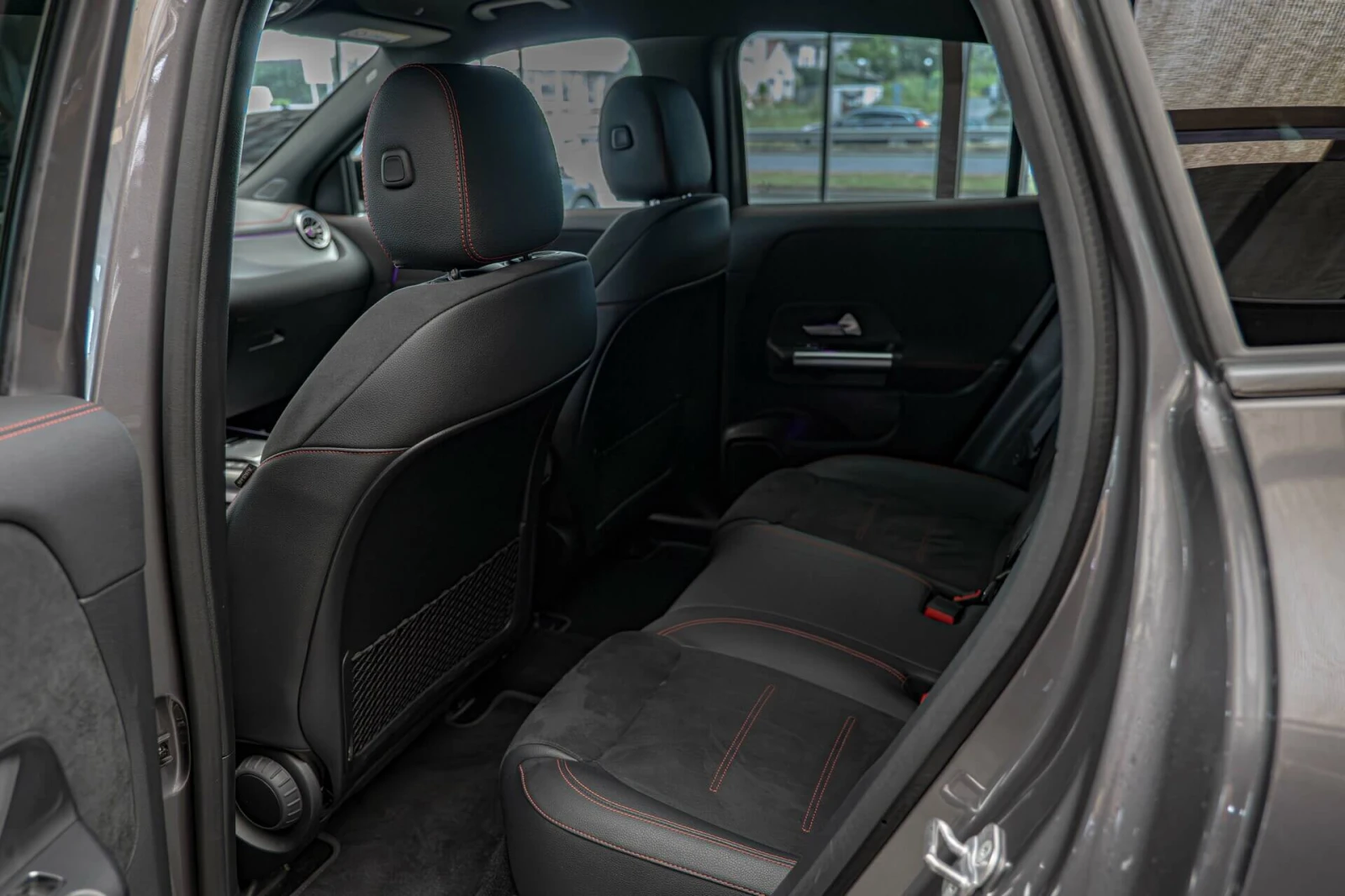Mercedes-Benz EQA 300/AMG Line/4Matic/Ambient/MBUX/Подгрев/Камера, снимка 8 - Автомобили и джипове - 54758911