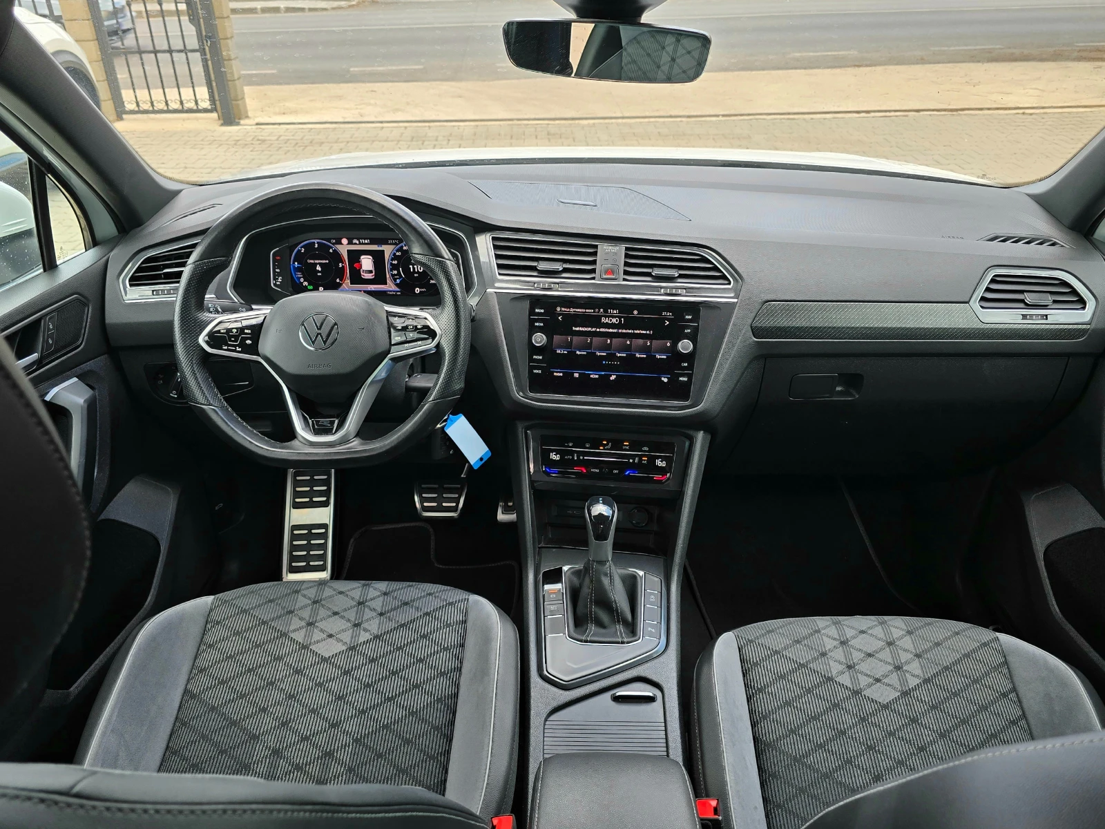 VW Tiguan 2.0TDI, R-Line, DSG, IQ-Light, 2021г., снимка 11 - Автомобили и джипове - 55198855