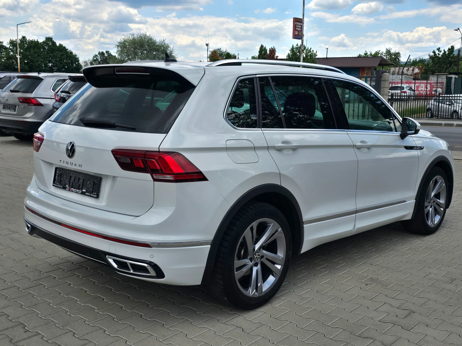 VW Tiguan 2.0TDI, R-Line, DSG, IQ-Light, 2021г., снимка 3 - Автомобили и джипове - 55198855