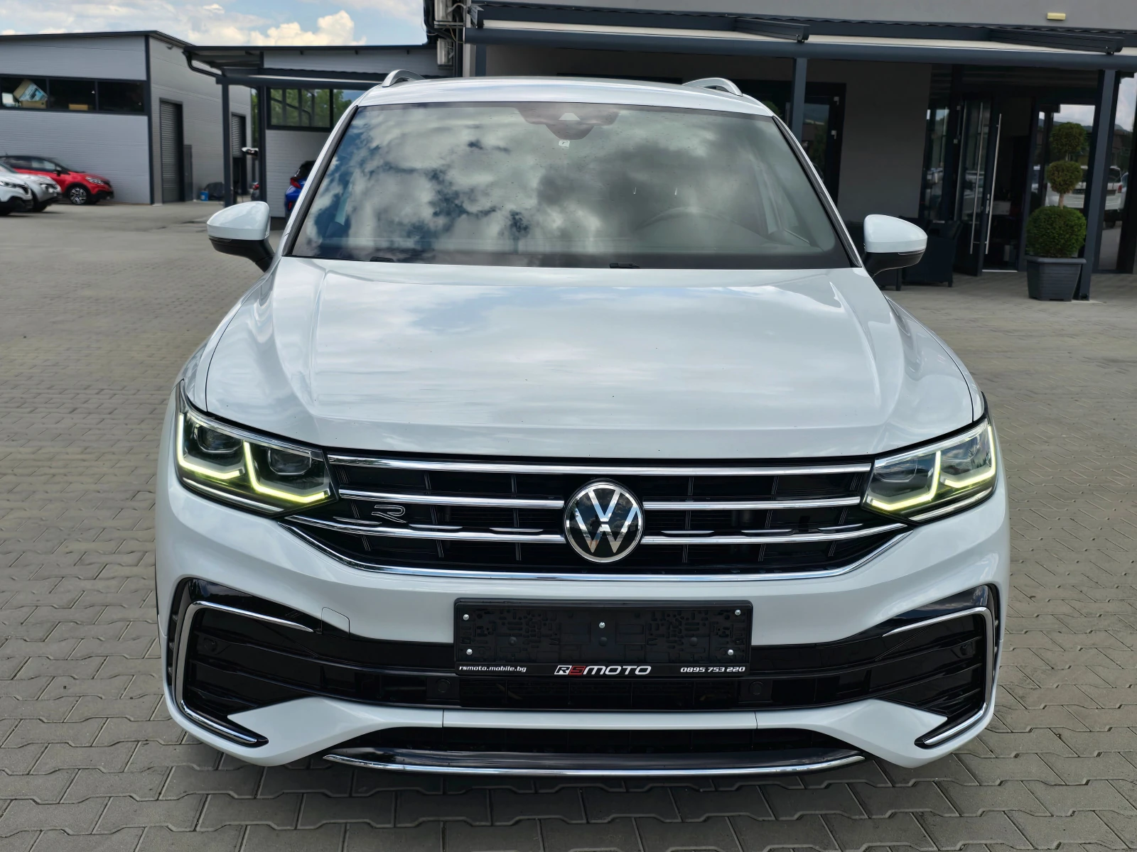 VW Tiguan 2.0TDI, R-Line, DSG, IQ-Light, 2021г., снимка 8 - Автомобили и джипове - 55198855