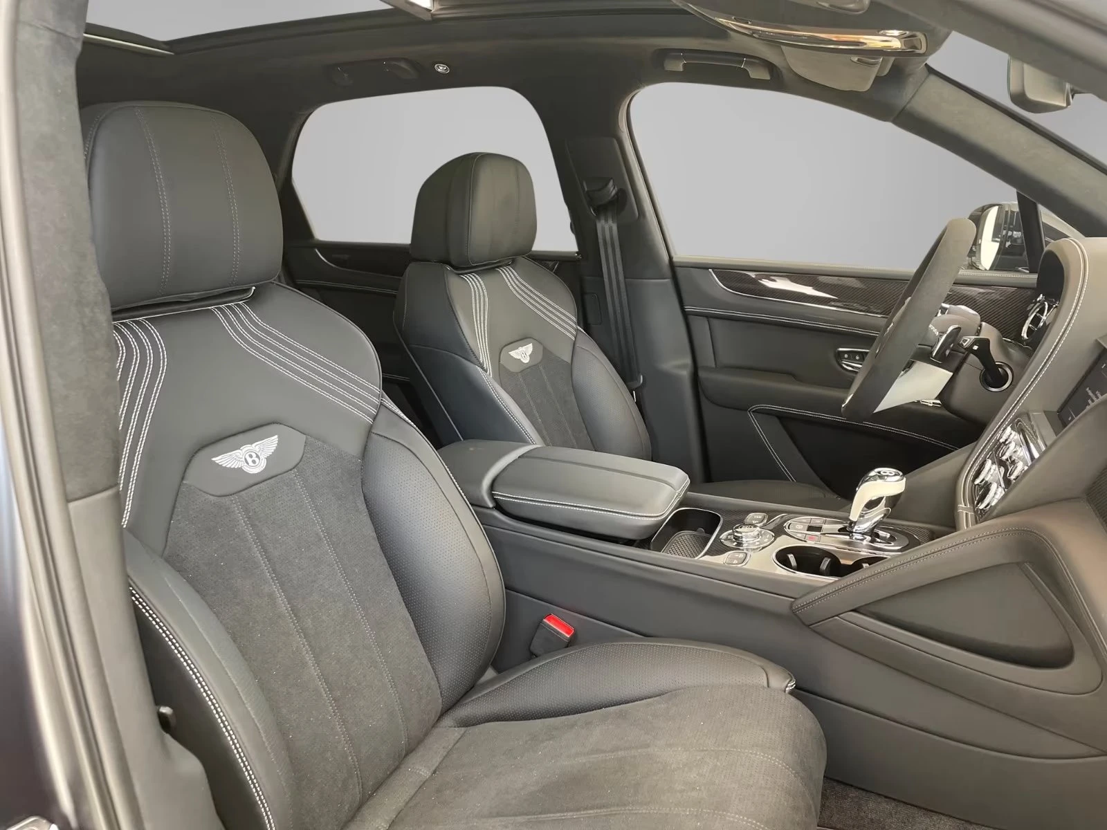 Bentley Bentayga S / V8 / CARBON / CERAMIC / B&O / HUD / 360 / PANO, снимка 13 - Автомобили и джипове - 55950575