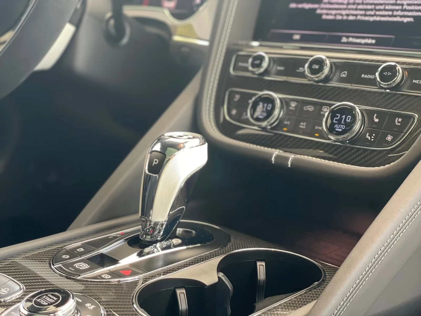 Bentley Bentayga S / V8 / CARBON / CERAMIC / B&O / HUD / 360 / PANO, снимка 12 - Автомобили и джипове - 55950575
