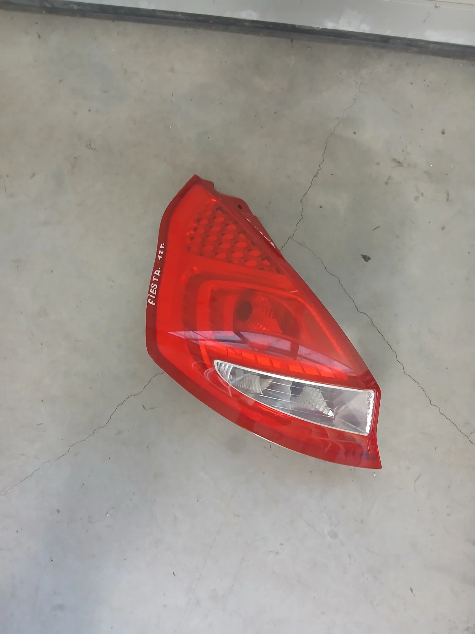 8A61-13405-A стоп ляв Ford Fiesta 2012г 
