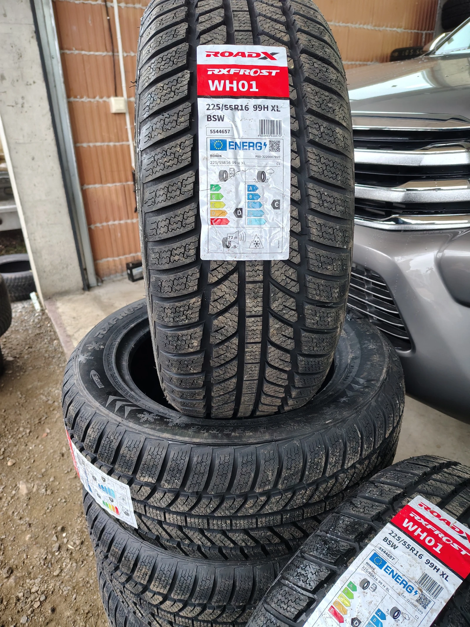 Гуми Зимни 225/55R16, снимка 4 - Гуми и джанти - 54113367