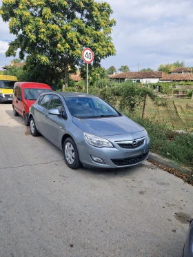     Opel Astra 1.4  2012.  