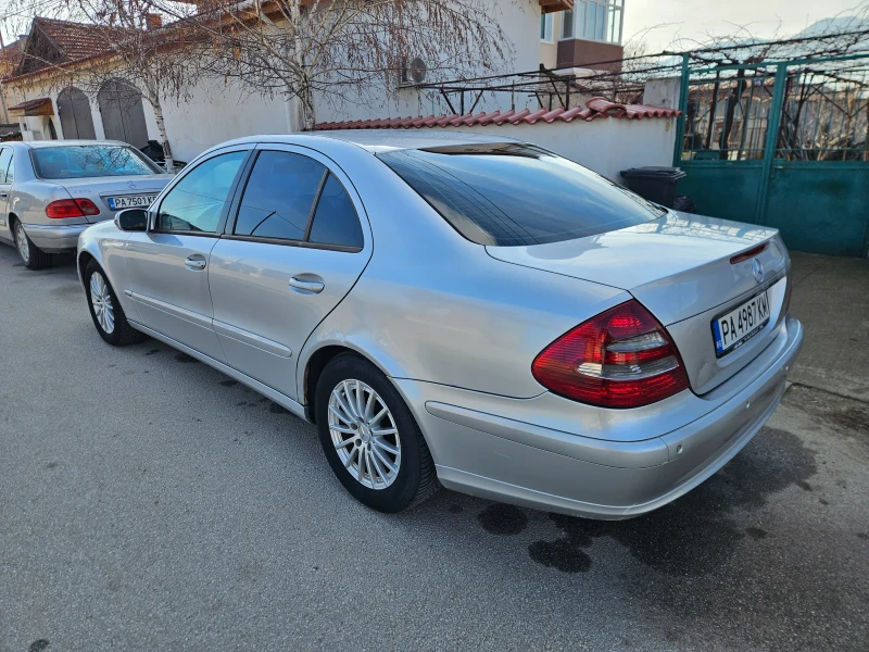 Mercedes-Benz E 220 Уникат, снимка 5 - Автомобили и джипове - 48910164