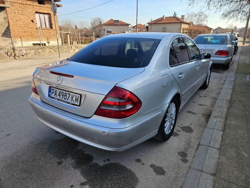 Mercedes-Benz E 220 Уникат, снимка 4 - Автомобили и джипове - 48910164