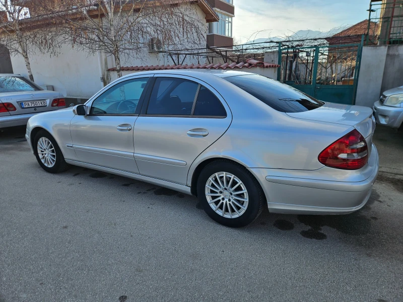 Mercedes-Benz E 220 Уникат, снимка 3 - Автомобили и джипове - 48910164