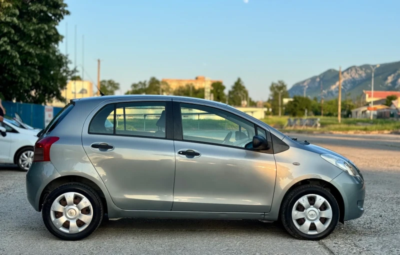 Toyota Yaris 1.0i~70hp~ITALY~КЛИМАТИК~130000км!, снимка 4 - Автомобили и джипове - 50617419