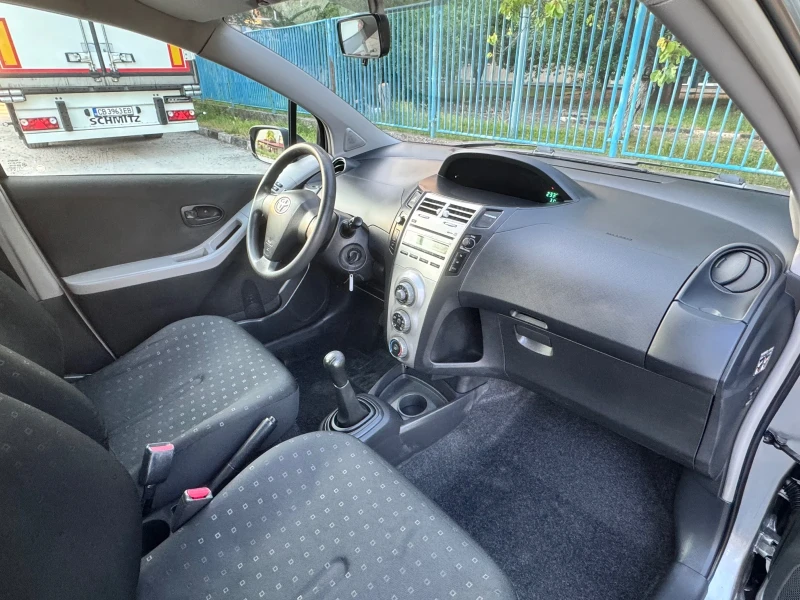 Toyota Yaris 1.0i~70hp~ITALY~КЛИМАТИК~130000км!, снимка 14 - Автомобили и джипове - 50617419
