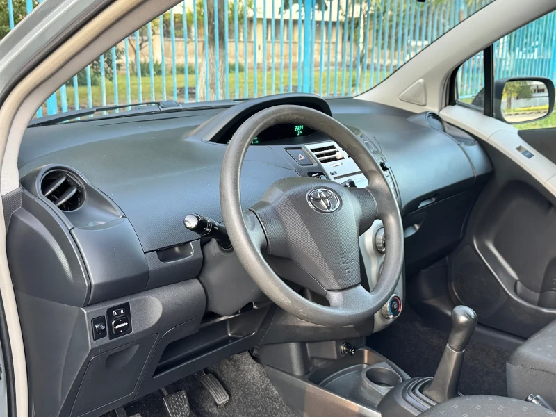 Toyota Yaris 1.0i~70hp~ITALY~КЛИМАТИК~130000км!, снимка 9 - Автомобили и джипове - 50617419