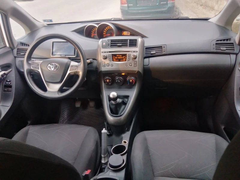 Toyota Verso 1.6i 132к.с. 6ск., снимка 11 - Автомобили и джипове - 50670927
