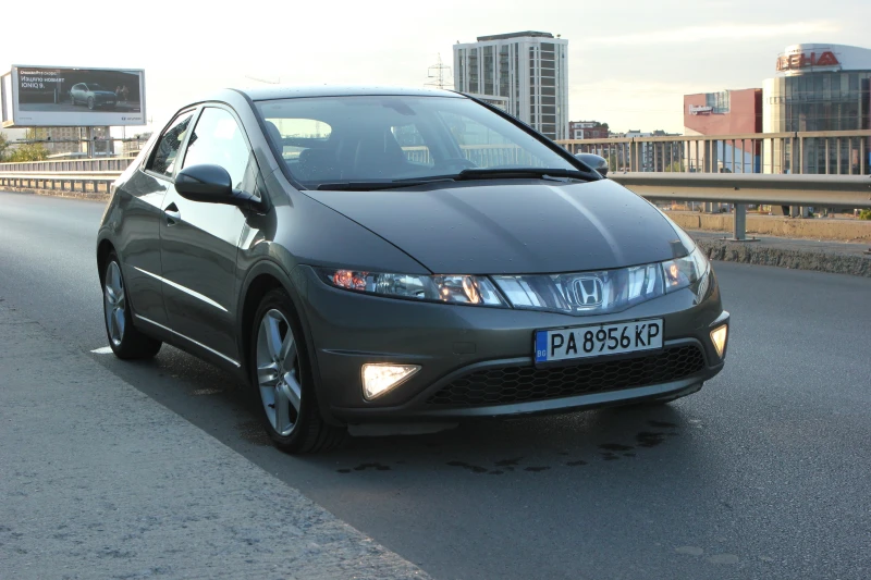 Honda Civic 1.8 automatic, снимка 6 - Автомобили и джипове - 52657286