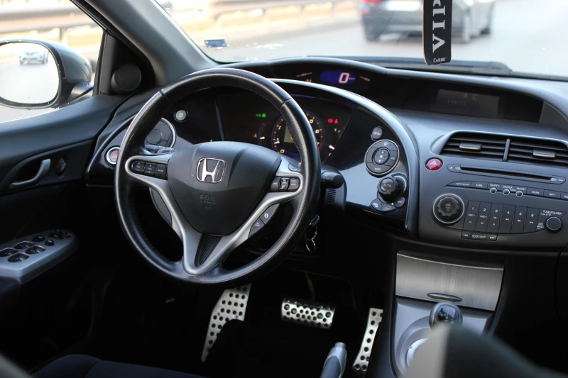 Honda Civic 1.8 automatic, снимка 9 - Автомобили и джипове - 52657286