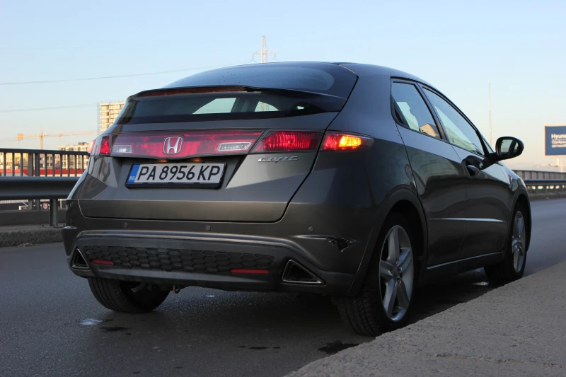 Honda Civic 1.8 automatic, снимка 4 - Автомобили и джипове - 52657286