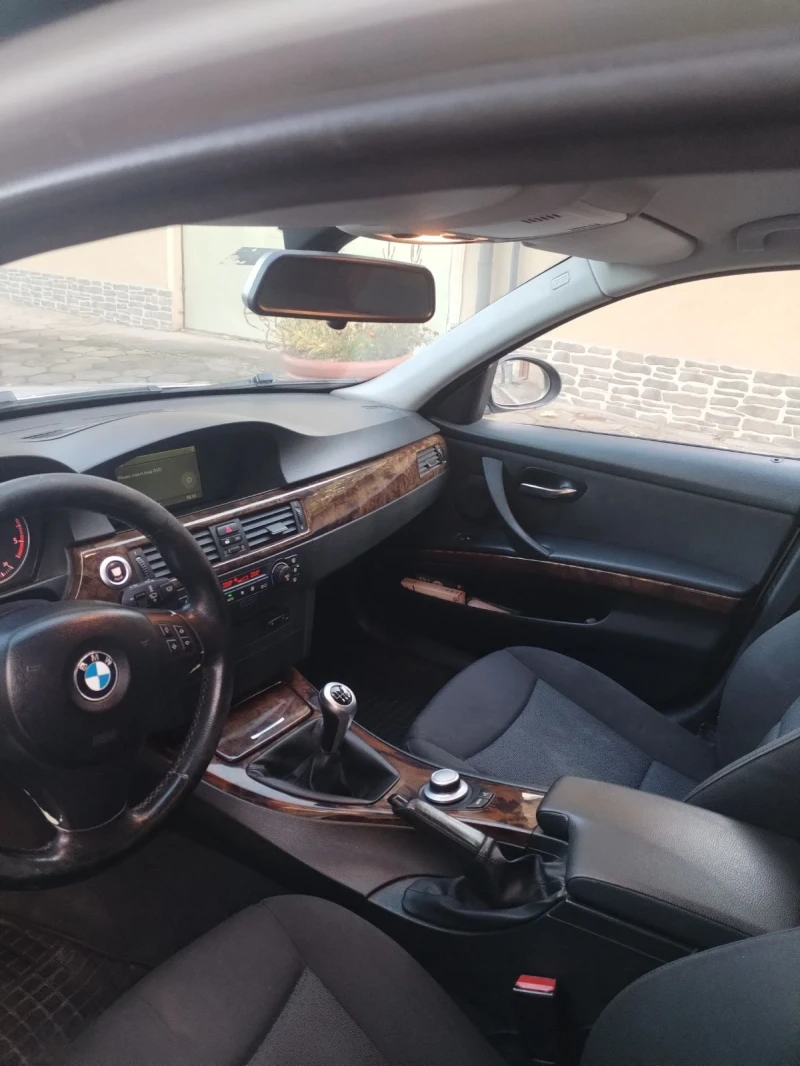 BMW 320, снимка 12 - Автомобили и джипове - 52181211