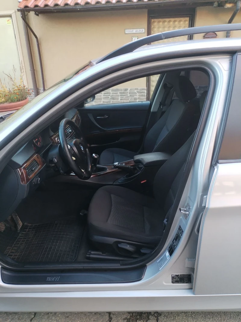 BMW 320, снимка 11 - Автомобили и джипове - 52181211