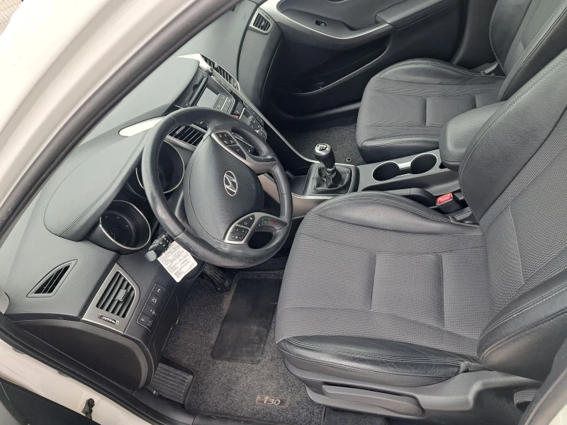 Hyundai I30 1.6 CRDI VERTEX , снимка 13 - Автомобили и джипове - 52878075