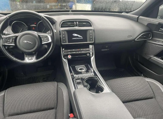 Jaguar XE, снимка 2 - Автомобили и джипове - 47525531