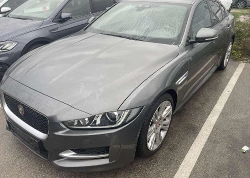 Jaguar XE, снимка 1 - Автомобили и джипове - 47525531