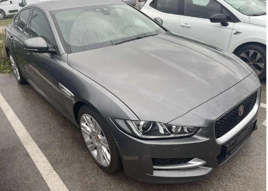 Jaguar XE, снимка 4 - Автомобили и джипове - 47525531