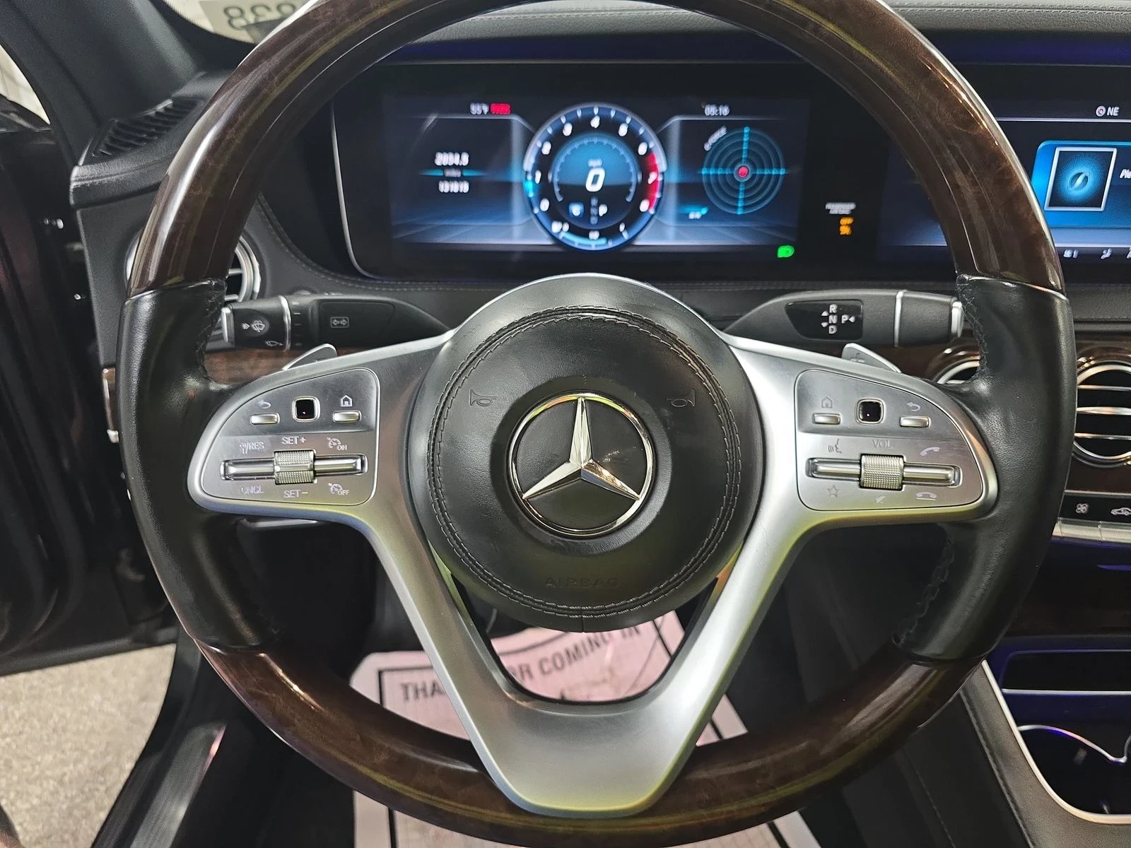 Mercedes-Benz 560  - изображение 7
