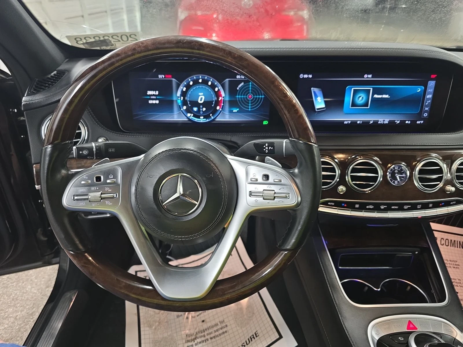 Mercedes-Benz 560  - изображение 8
