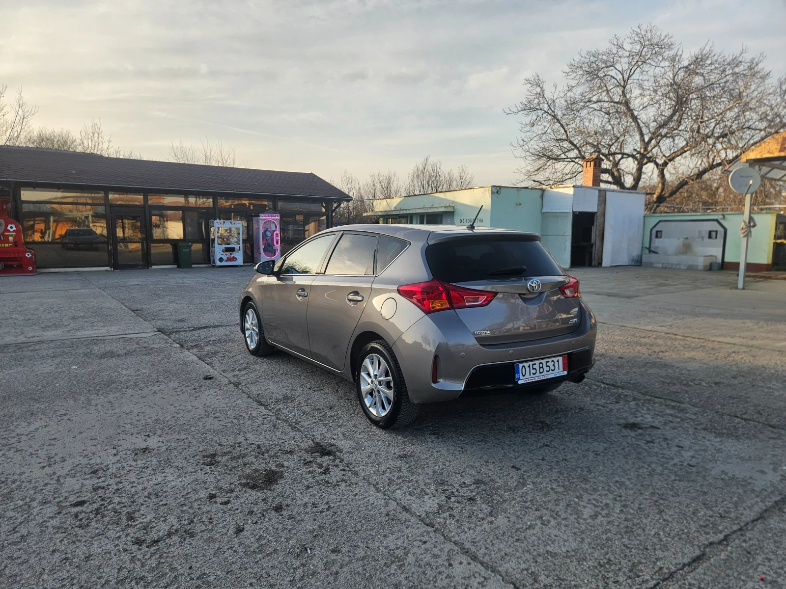 Toyota Auris Автомат 95000km, снимка 5 - Автомобили и джипове - 53818409