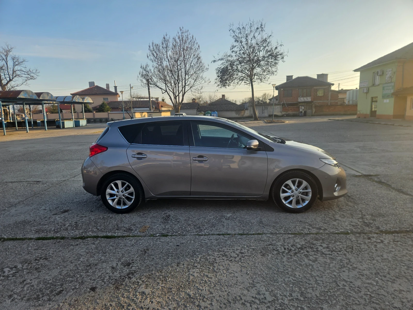 Toyota Auris Автомат 95000km, снимка 7 - Автомобили и джипове - 53818409