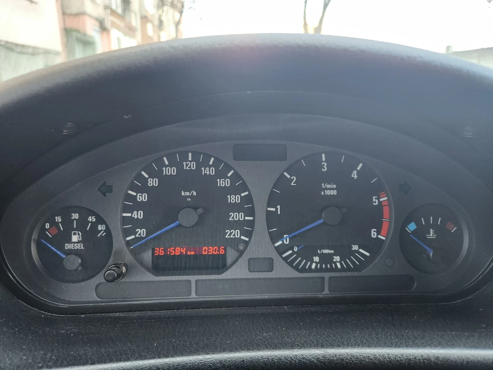 BMW 318 318TDS, снимка 9 - Автомобили и джипове - 53847511