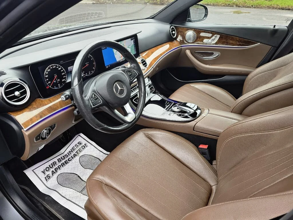 Mercedes-Benz E 300 AMG* DIGITAL* CAM* BURMESTER* ПАНОРАМА, снимка 4 - Автомобили и джипове - 54509580