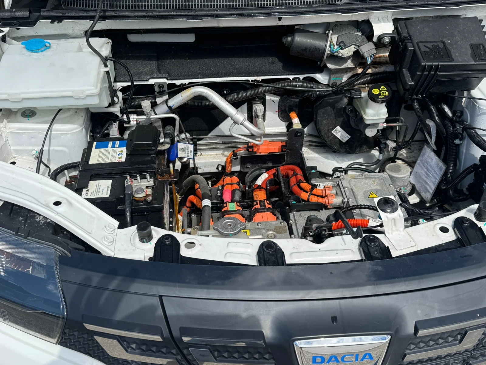 Dacia Spring, снимка 11 - Автомобили и джипове - 54755402