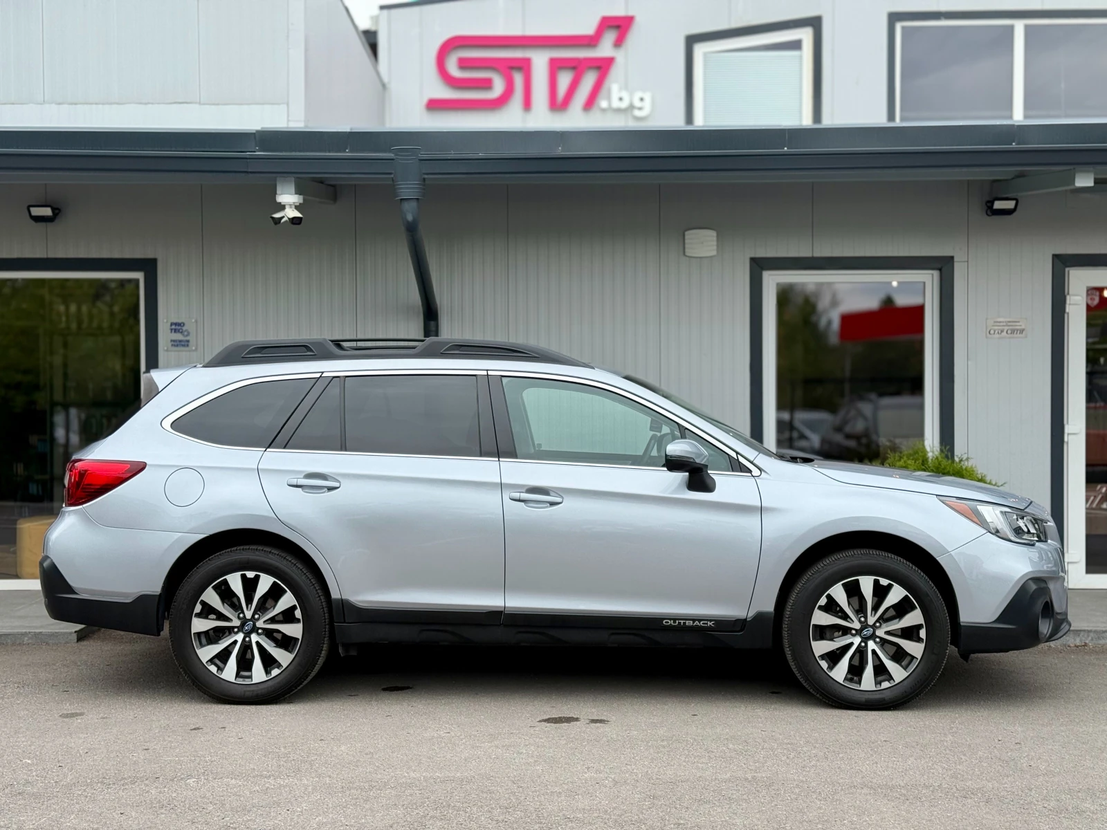 Subaru Outback 3.6R* base, снимка 4 - Автомобили и джипове - 55108709