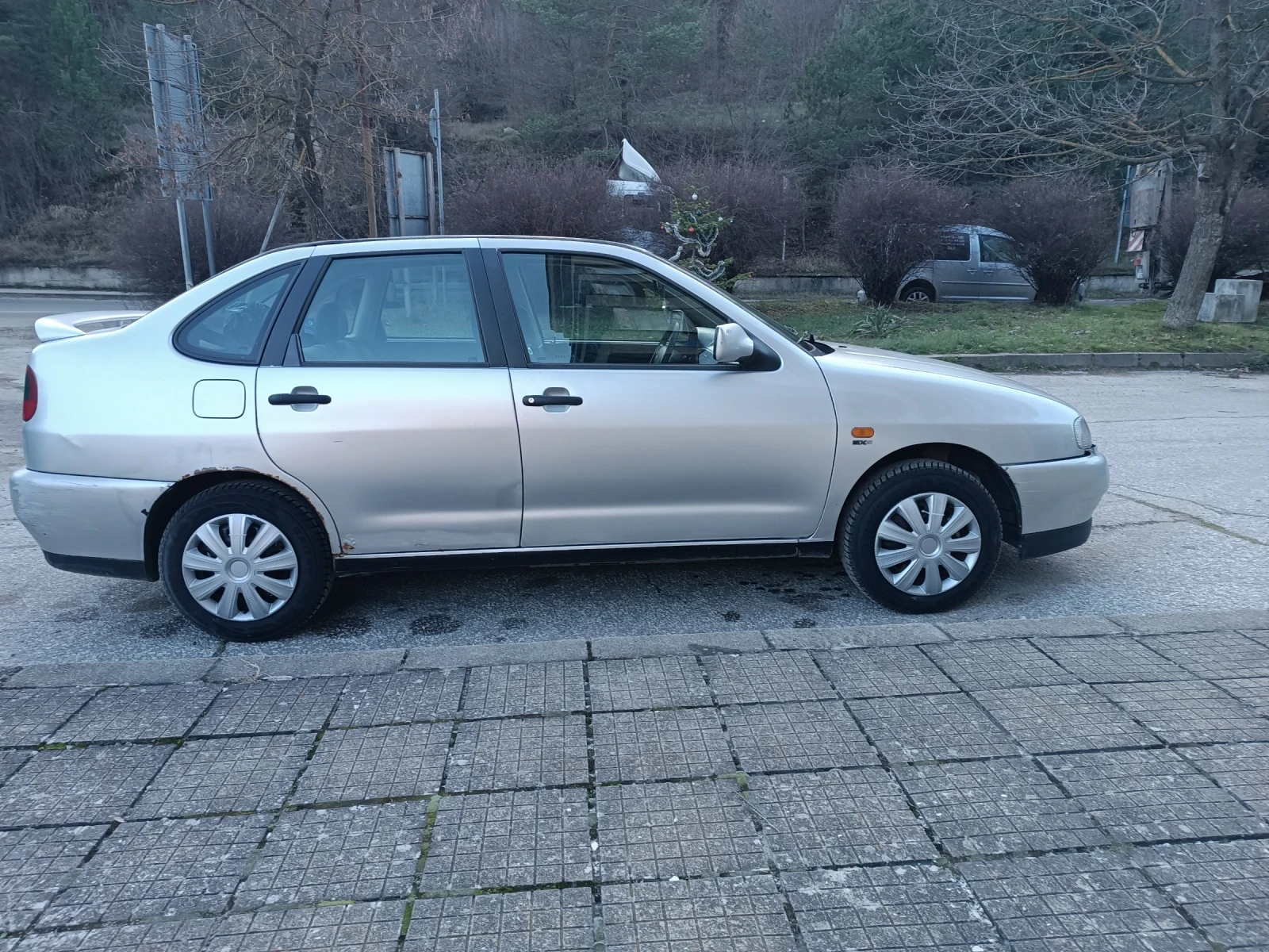 Seat Cordoba, снимка 4 - Автомобили и джипове - 55768037