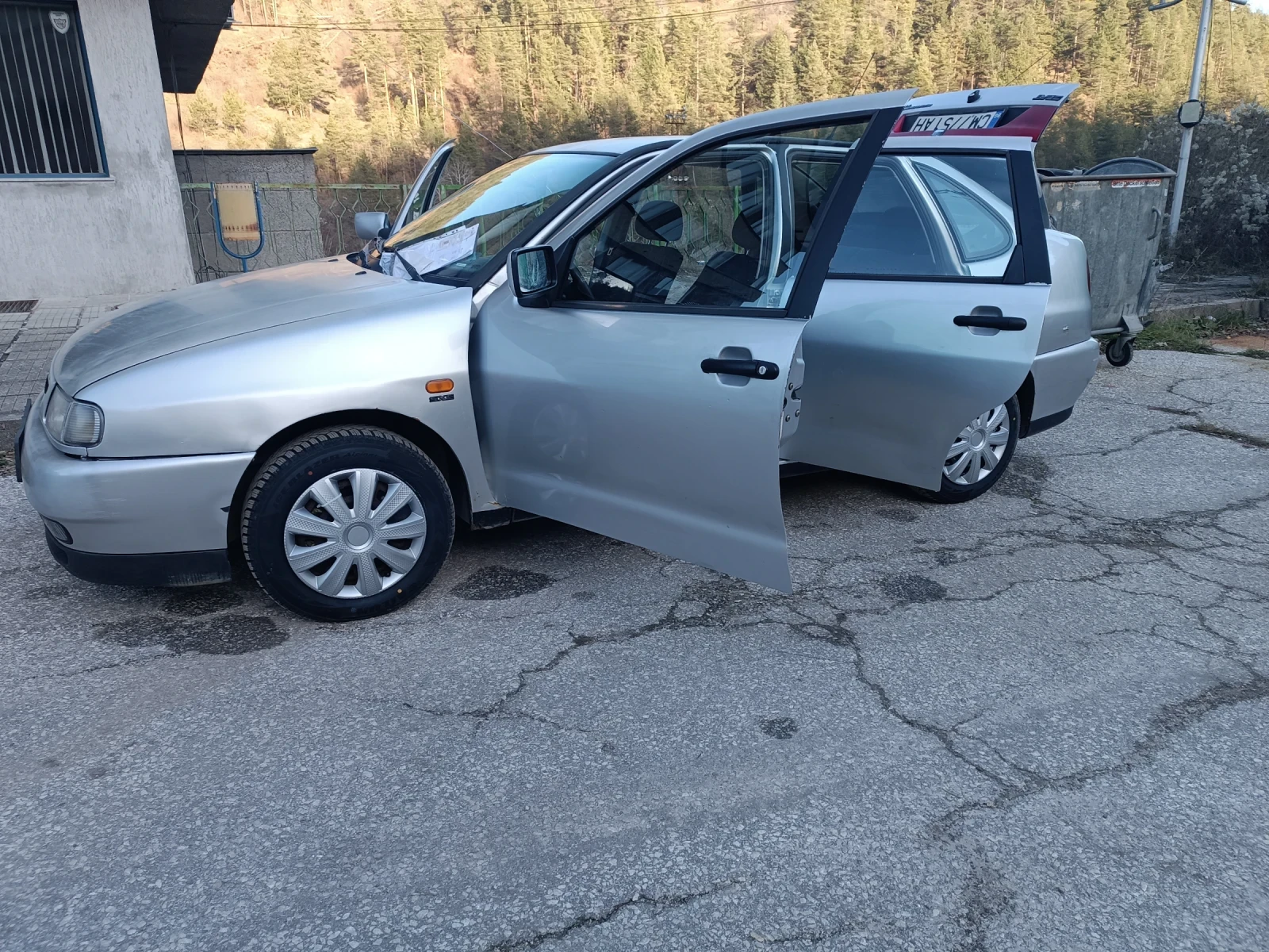 Seat Cordoba, снимка 10 - Автомобили и джипове - 55768037