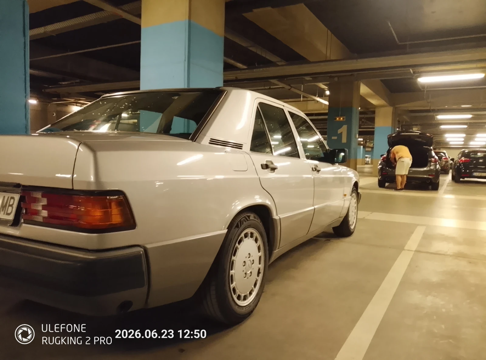 Mercedes-Benz 190 2.0i, снимка 3 - Автомобили и джипове - 55769975