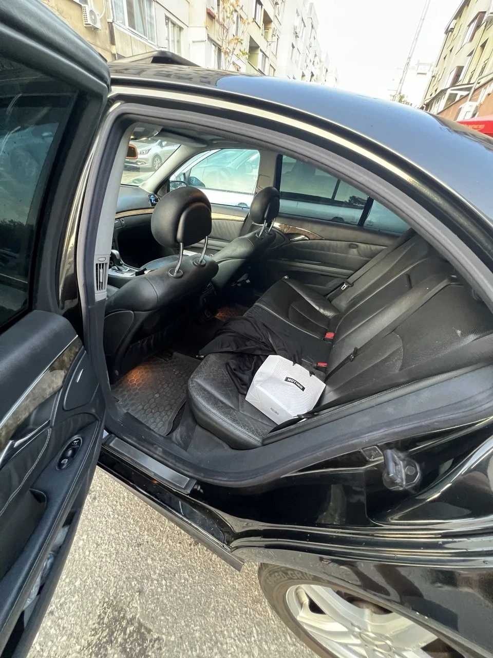 Mercedes-Benz E 320, снимка 5 - Автомобили и джипове - 55905645